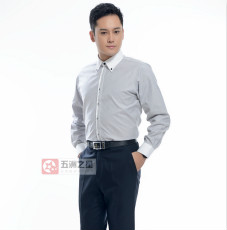 北京职业装定制男士衬衫的穿着技巧