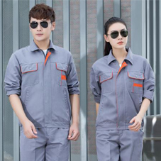 在免费停车场 没穿工作服 来车就收费