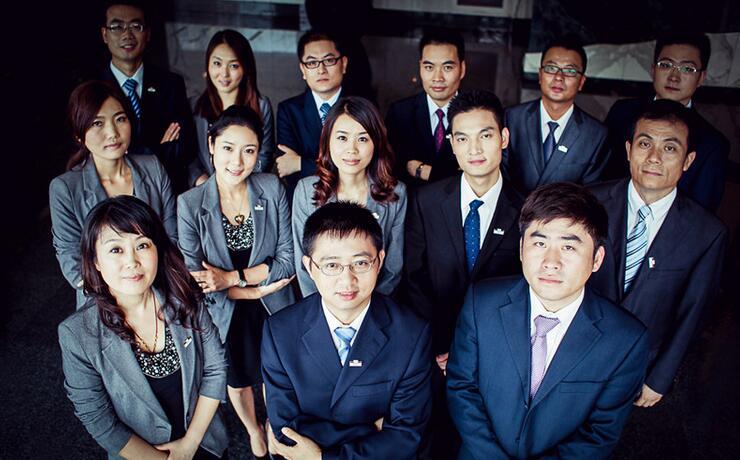 职业装定制集体照说明