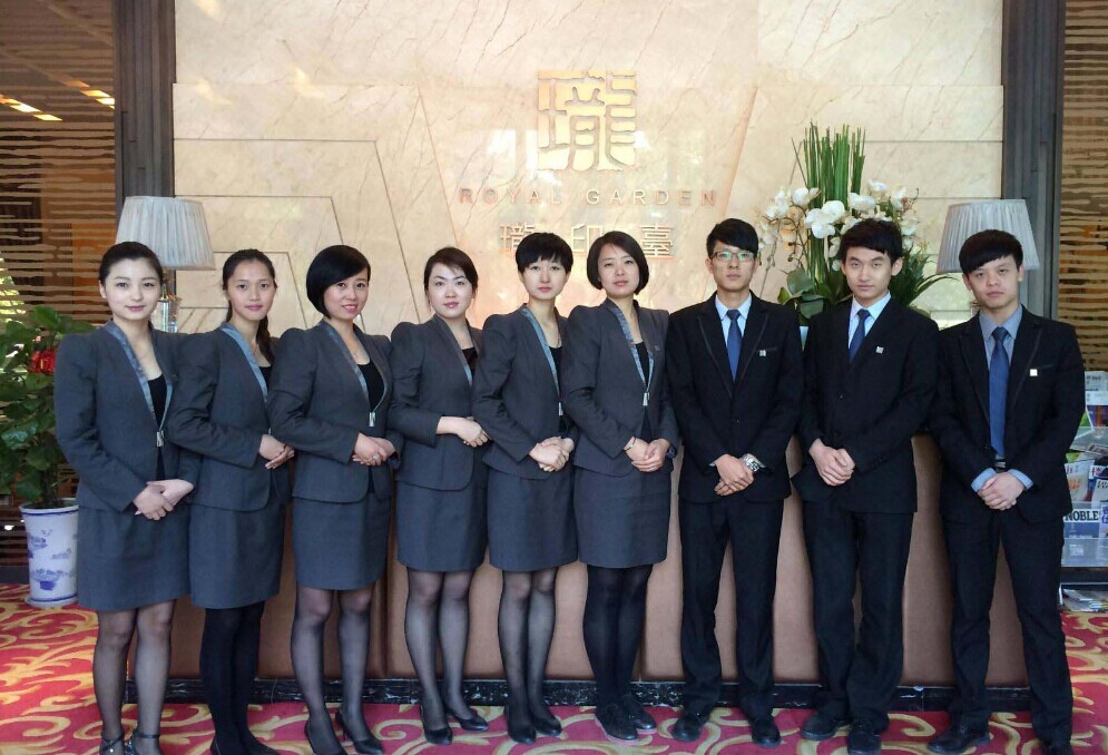 职业装定制成功案例集体照