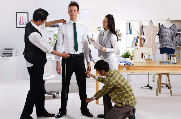 定制的西装好吗