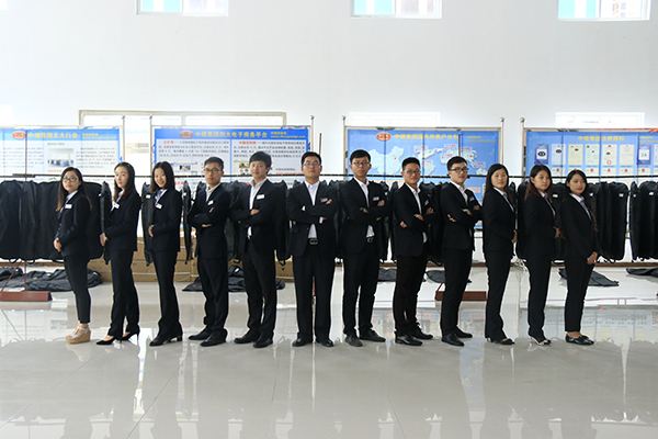 企业还要不要定做工装