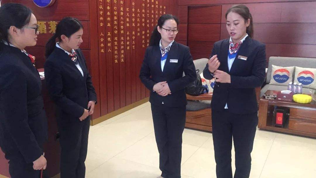 企业还要不要定做工装