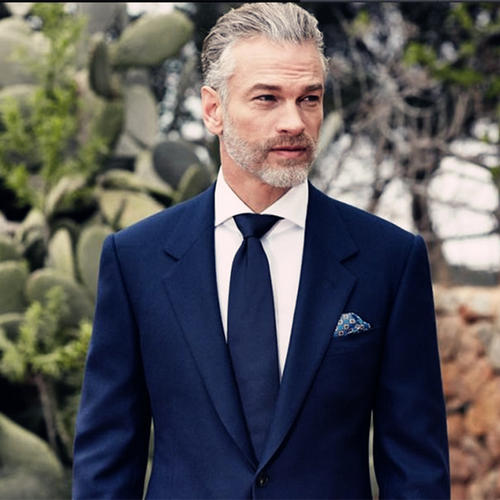 藏青色西装定制搭配