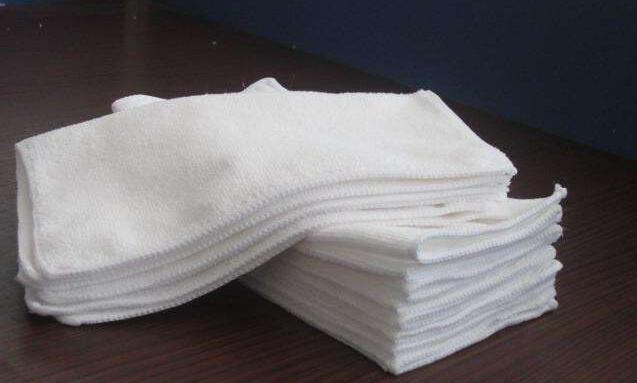 工作服脏了用湿毛巾清洗