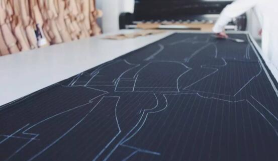 西服定制量体裁衣