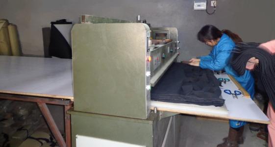 工作服定制生产流程-面料裁剪车间